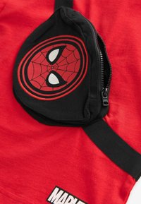 Next MARVEL SPIDERMAN SHORT SLEEVE REGULAR FIT - Camiseta estampada - red
