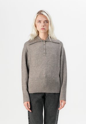 VMBOOM  - Sweter