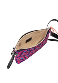 Borsa a tracolla con stampa leopardata nei colori rosa e blu, dotata di zip, manico in pelle nera e interno beige con una piccola tasca.