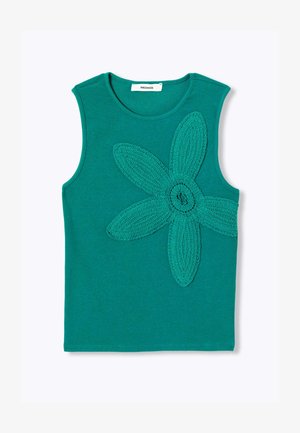 Haut sans manches couleur sarcelle avec encolure ronde présentant un grand motif texturé de fleur à cinq pétales sur le côté avant gauche.