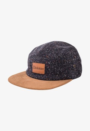Grijze en gescheurde stoffen pet met een tan suede klep, featuring een rechthoekige leren patch met het label "Blackskies."
