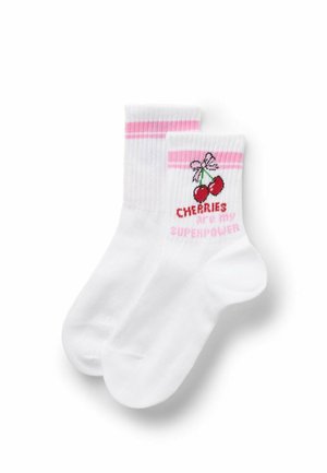 Calzini bianchi con righe rosa nella parte superiore, con ciliegie rosse con un fiocco e testo "Le ciliegie sono il mio superpotere."