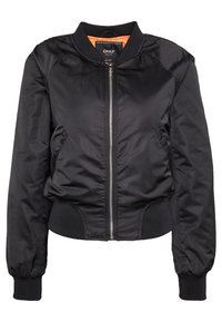 Czarna bombka wykonana z gładkiego nylonu. Posiada zamek błyskawiczny z przodu, ściągacze przy mankietach i u dołu. Wnętrze ma pomarańczową podszewkę. Brak widocznych wzorów.