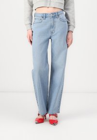Abercrombie & Fitch Curve Love High Rise 90s Relaxed Jean - Wide Leg - med/light