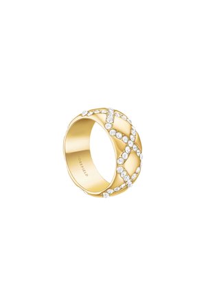 Brede gouden ring met kruislingse patronen van ingesloten heldere kristallen.