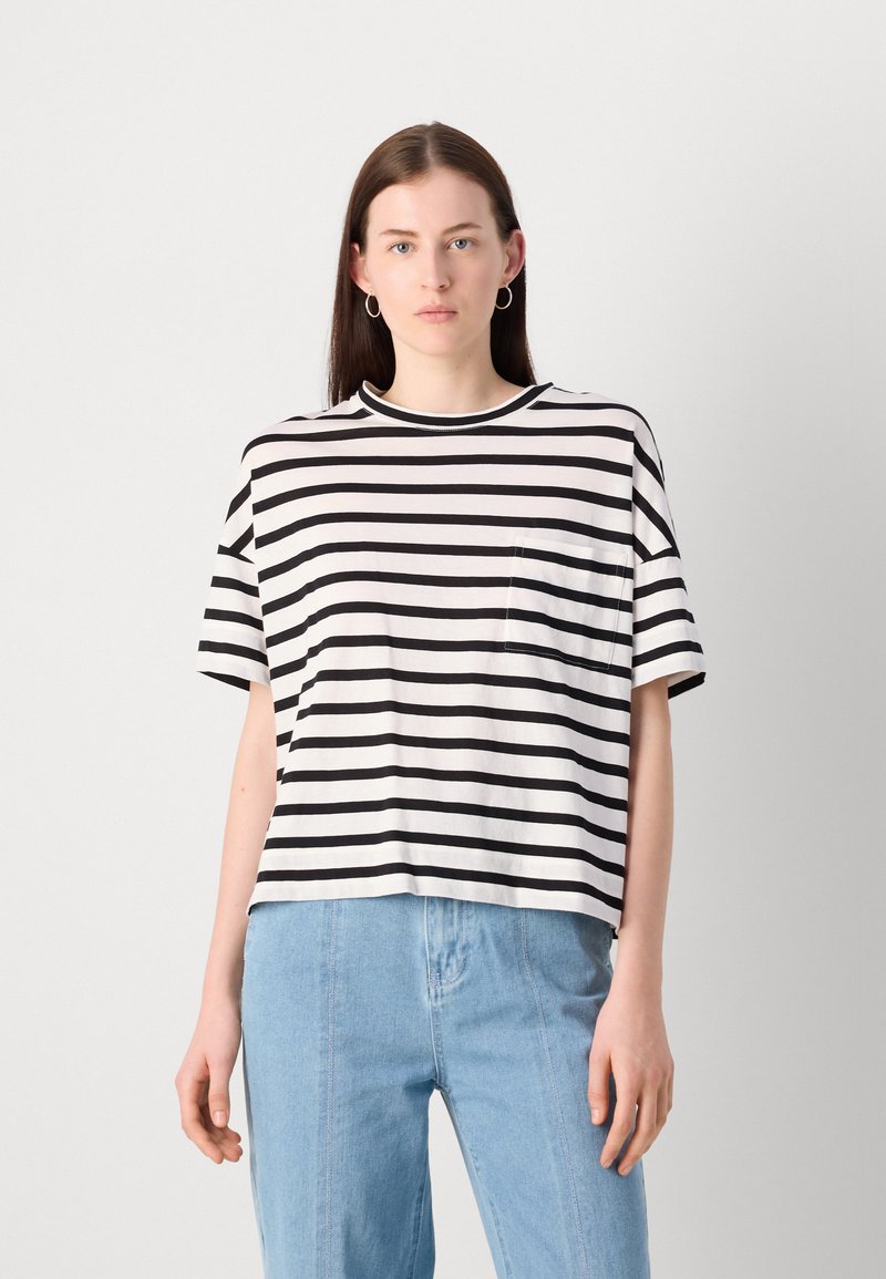 Schwarz-weißer gestreifter T-Shirt mit kurzen Ärmeln, Rundhalsausschnitt und Brusttasche, aus weichem, leichtem Stoff gefertigt.