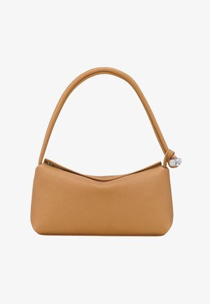 Taschenhandtasche aus braunem Leder mit gebogener Form, glatter Textur und einem einzelnen Griff. Verfügt über einen Reißverschluss und ein minimalistisches Design.