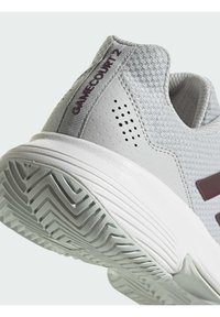 adidas Performance GAMECOURT 2 - Tenisové boty na všechny povrchy - grey one aurora met core white