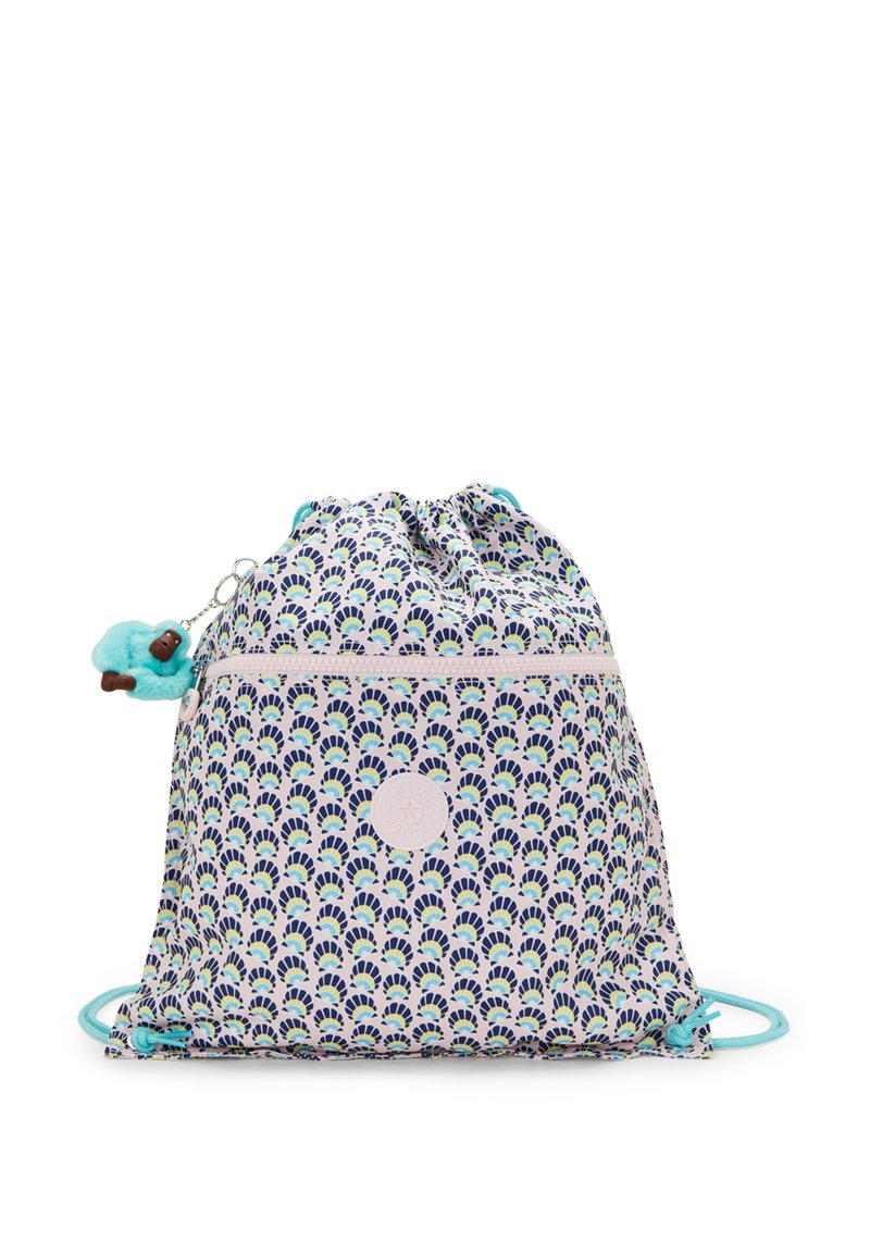 Sæk med snøre i mønstret stof, der har et blåt og grønt skalddesign, pink accenter og en lille nøglekæde charm.
