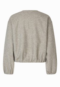 Lys grå cropped sweatshirt med rund halsringning, lange pufferm, og elastisk linning; laget av et mykt, teksturert stoff.