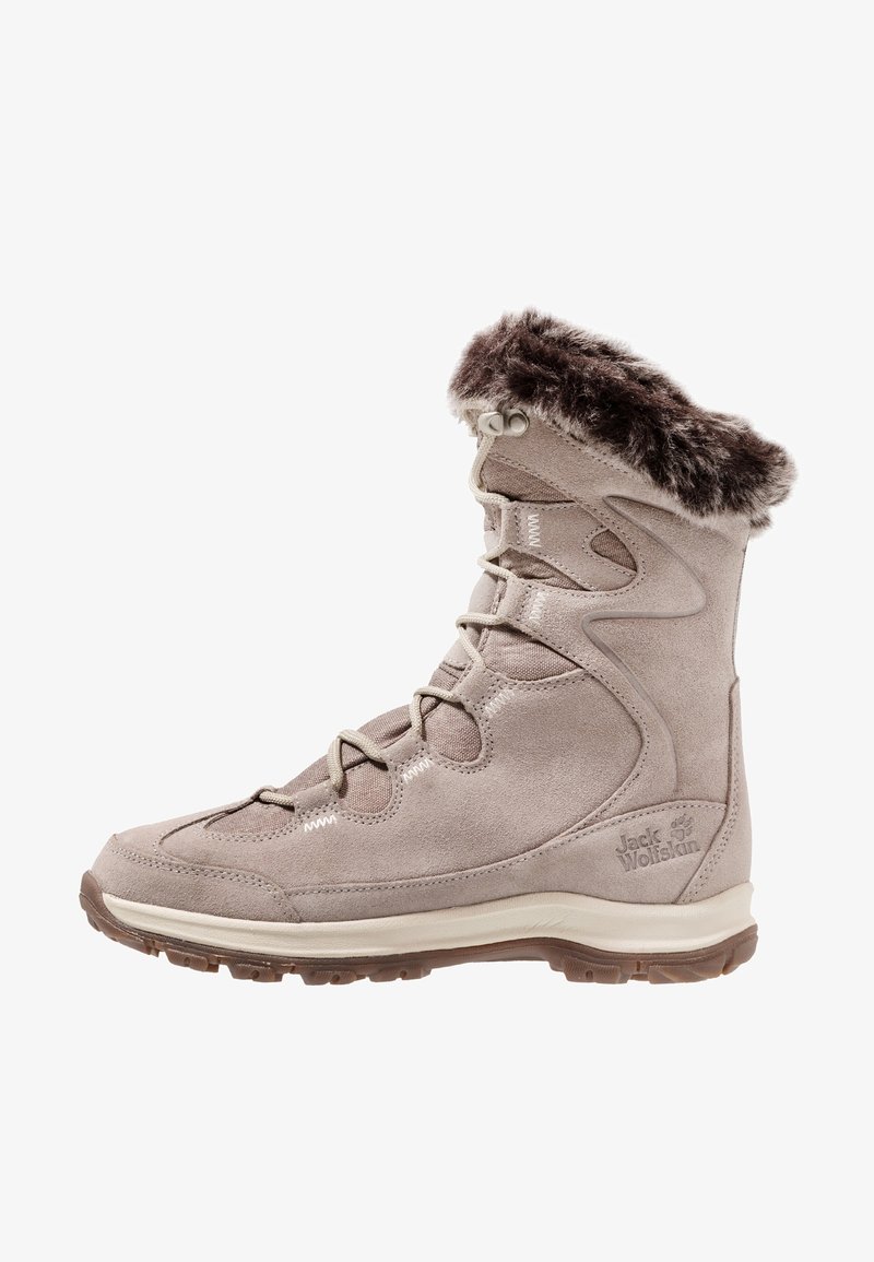 Botte d'hiver marron clair avec doublure en fourrure, lacets à l'avant et semelle robuste conçue pour temps froid et usage extérieur.