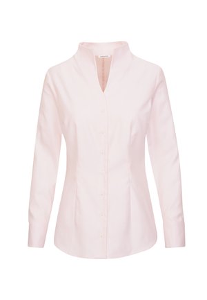 Chemise manches longues rose clair avec col mandarin, fermeture à boutons sur le devant et coupe ajustée. Tissu lisse sans motifs ni accents visibles.