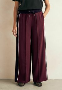 Next TALL - Träningsbyxor - berry red