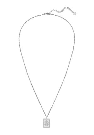 Silberne Halskette mit einer verdrehten Kette und einem rechteckigen Anhänger mit einem erhabenen Palmendesign, auf einer verstellbaren Kette.