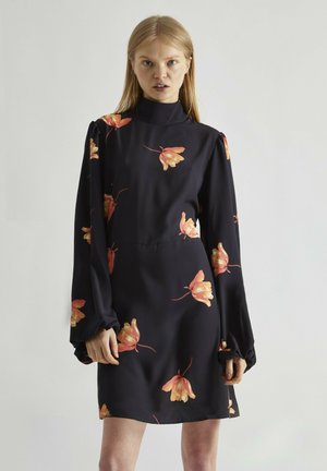 HIGH-NECK SWING - Vardagsklänning - black orange flower