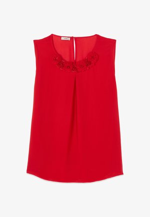 Czerwona bluzka bez rękawów z okrągłym dekoltem, ozdobiona kwiatowymi aplikacjami, z zakładką z przodu oraz kluczowym otworem z tyłu zapinanym na guzik.