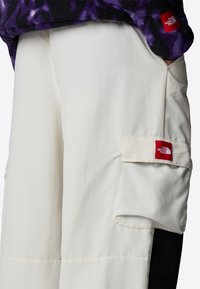 The North Face HIMALAYAN - Cargobroek - white dune tnf black