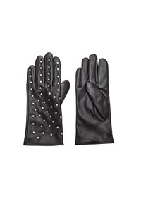 Schwarze Lederhandschuhe mit einem genagelten Design auf einer Seite, verziert mit silbernen Nieten, und einer glatten Oberfläche auf der anderen Seite, mit einem taillierten Handgelenkschnitt.