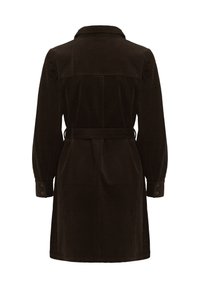 Robe-chemise en velours côtelé brun foncé avec manches longues, poignets boutonnés, col et ceinture assortie à la taille, vue de dos.