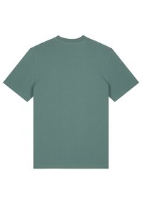 T-shirt en coton vert à col rond avec des manches courtes et un dos uni, offrant une texture lisse et une coupe régulière. Design simple.