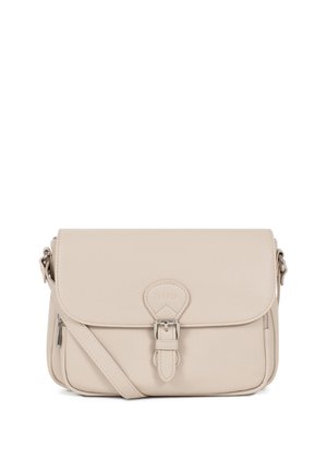 Sac bandoulière en cuir beige avec rabat à boucle sur le devant, sangle réglable et petite poche zippée sur le côté.