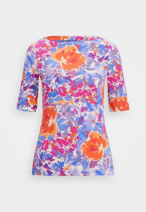 Blomsterbluse med vid hals, korte ærmer og et flerfarvet mønster af orange, pink og blå blomster på en lys baggrund.