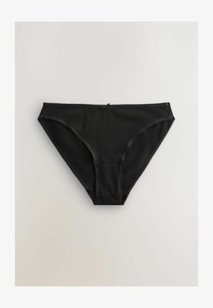 Must mustribuudid mustribuudid ülikonnas, millel on sile tekstuur, õhuke vöökoht ja pitsist äärised. Omab keskset paelte detaili.