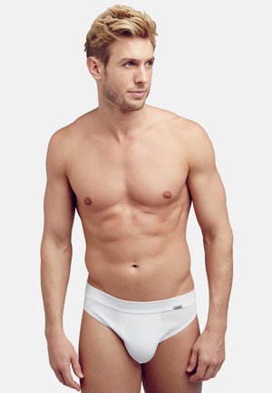 Weiße Baumwollunterhose mit einem weichen Bund, figurnaher Passform und minimalistischem Design. Glatte Textur, geeignet für den täglichen Gebrauch.