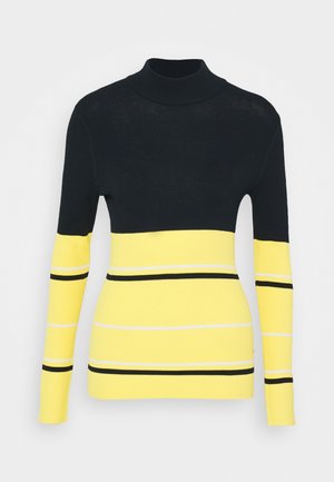 Dlouhý rukáv, žebrovaný pletený svetr s černou horní částí, žlutou spodní částí a vodorovnými černobílými pruhy na trupu a rukávech.