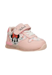Scarpetta da bambino rosa con volto di Minnie Mouse, motivo floreale, lacci bianchi e "Minnie" scritto sulla fascia.
