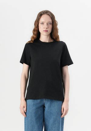 Black cotton t-shirt with a round neckline and short sleeves, paired with light blue wide-leg jeans. Smooth texture, relaxed fit.