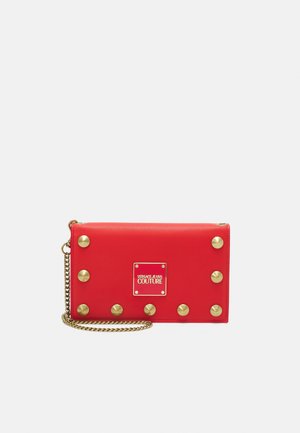 REVOLUTION STUDS CHAIN WALLET - Peněženka - poppy rosso