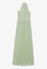 Robe longue vert clair plissée à col halter avec corsage ajusté et jupe fluide, présentée sur fond blanc.