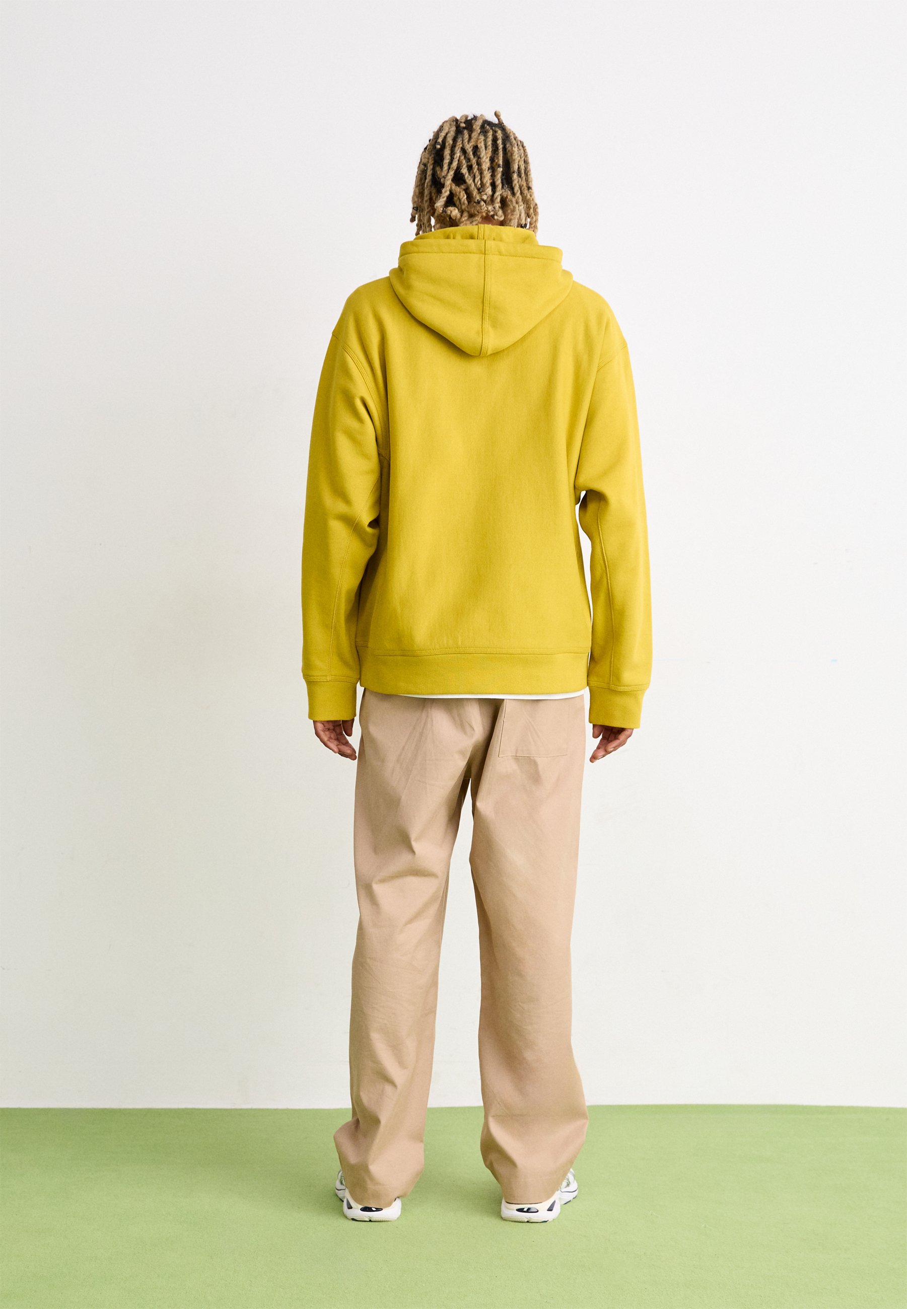 【人気！】Carhartt イエロー American Script フーディ AmericanScriptSweat_I02547529S