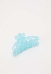 Clips de cabelo de plástico azul com design floral, apresentando ganchos curvados e acabamento transparente; textura lisa e bordas arredondadas para uma melhor aderência.
