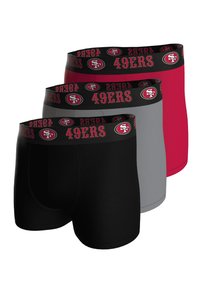 Tres pares de calzoncillos tipo bóxer en negro, gris y rojo. Cada uno cuenta con una cinturilla de marca con el texto y logo "49ERS". Textura de tela suave.