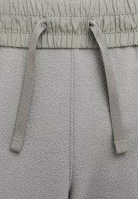 Nike Sportswear K NSW CTY UTLITY EO TF WZ PNT - Pantalones cargo - dark stucco