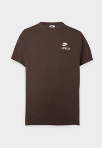 Unselected, baroque brown