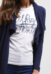 Hilfiger Denim Triko s potiskem - white