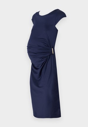 Robe de maternité marine avec des manches courtes, des détails froncés à l'avant et une accent doré à la taille. Tissu lisse et extensible.