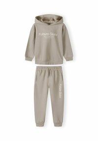 Light beige hoodie with "Future Skate" logo, paired with matching sweatpants featuring elastic waistband and cuffs, both in soft fabric.