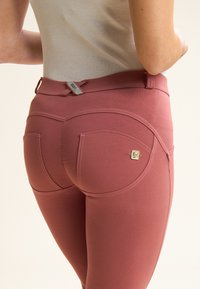 Freddy Leggings - whitered rose