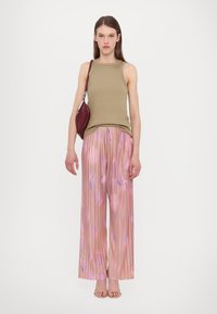 MAX&Co. TOSCA - Nohavice - pastel rose