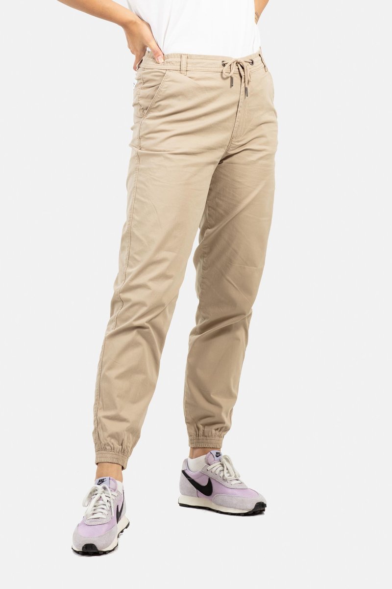 Pantalones beige de corte relajado, hechos de una tela ligera, con una cintura elástica y puños, bolsillos laterales y un detalle de cordón.