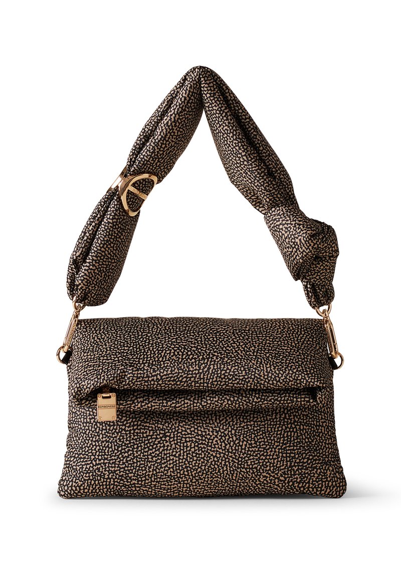 Borsa a mano in tessuto con macchie nere e crema, design piegato, tracolla annodata, hardware dorato e tasca con zip frontale.