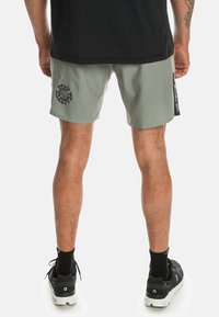 Quiksilver OMNI TRAINING - Pantalón corto de deporte - glw