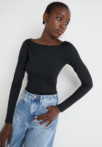 Hollister Co. EMEA FLAT SEAMLESS BOAT NECK - Ilgarankovis viršutinės dalies drabužis - casual black