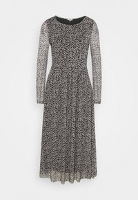 Robe noire à manches longues avec un taille cintrée et une jupe fluide. Fabriquée en tissu transparent, elle présente de petits motifs floraux blancs et gris.