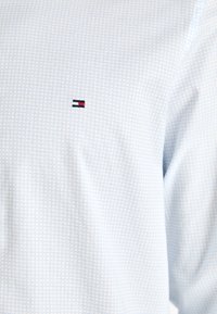Tommy Hilfiger FLEX MICRO - Πουκάμισο - optic white/vessel blue