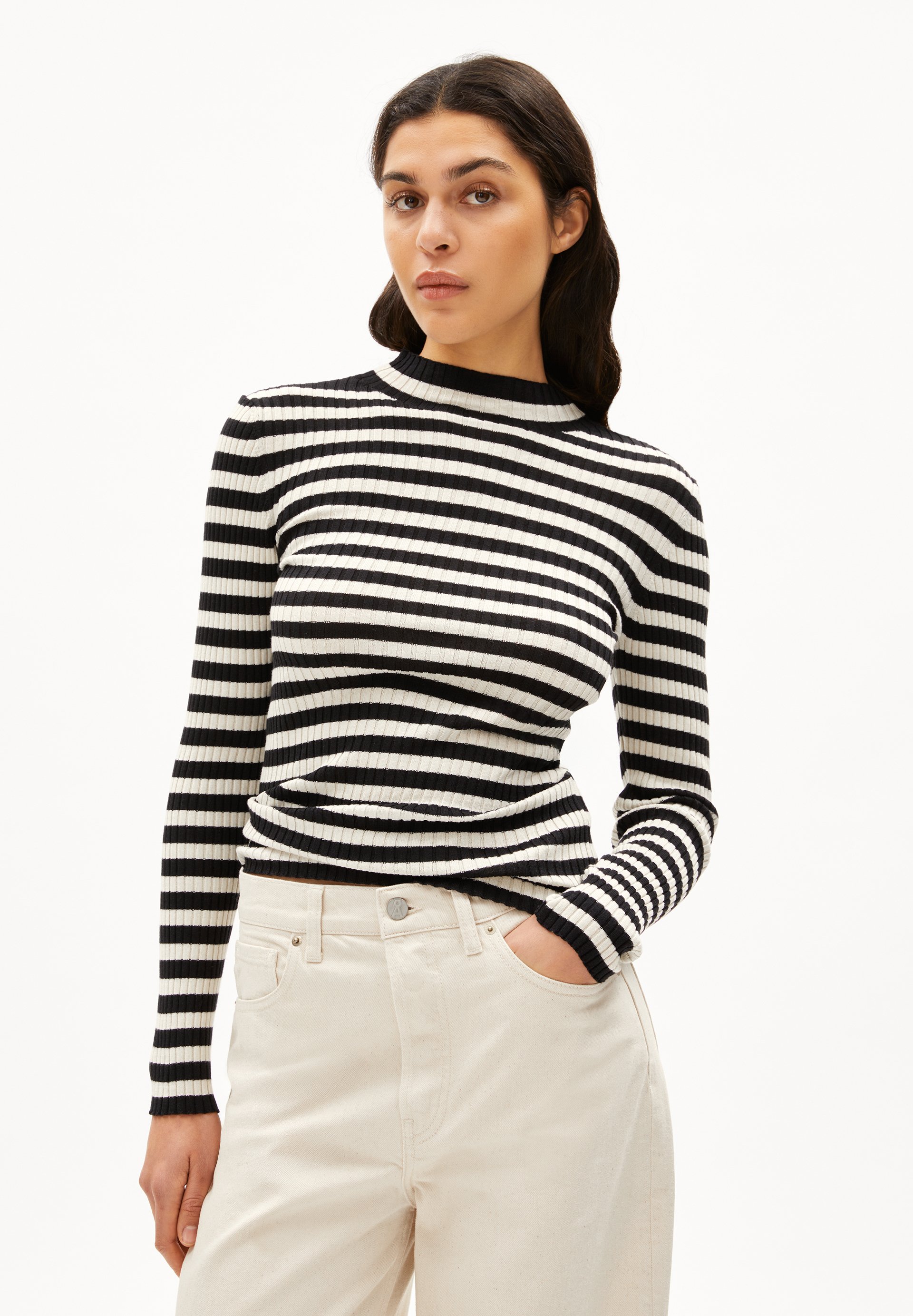 ARMEDANGELS ALAANIA STRIPED Strickpullover black-oatmilk/beige